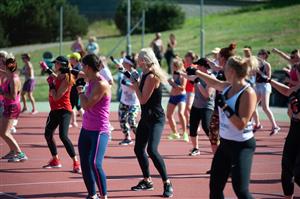Many zumba dancers